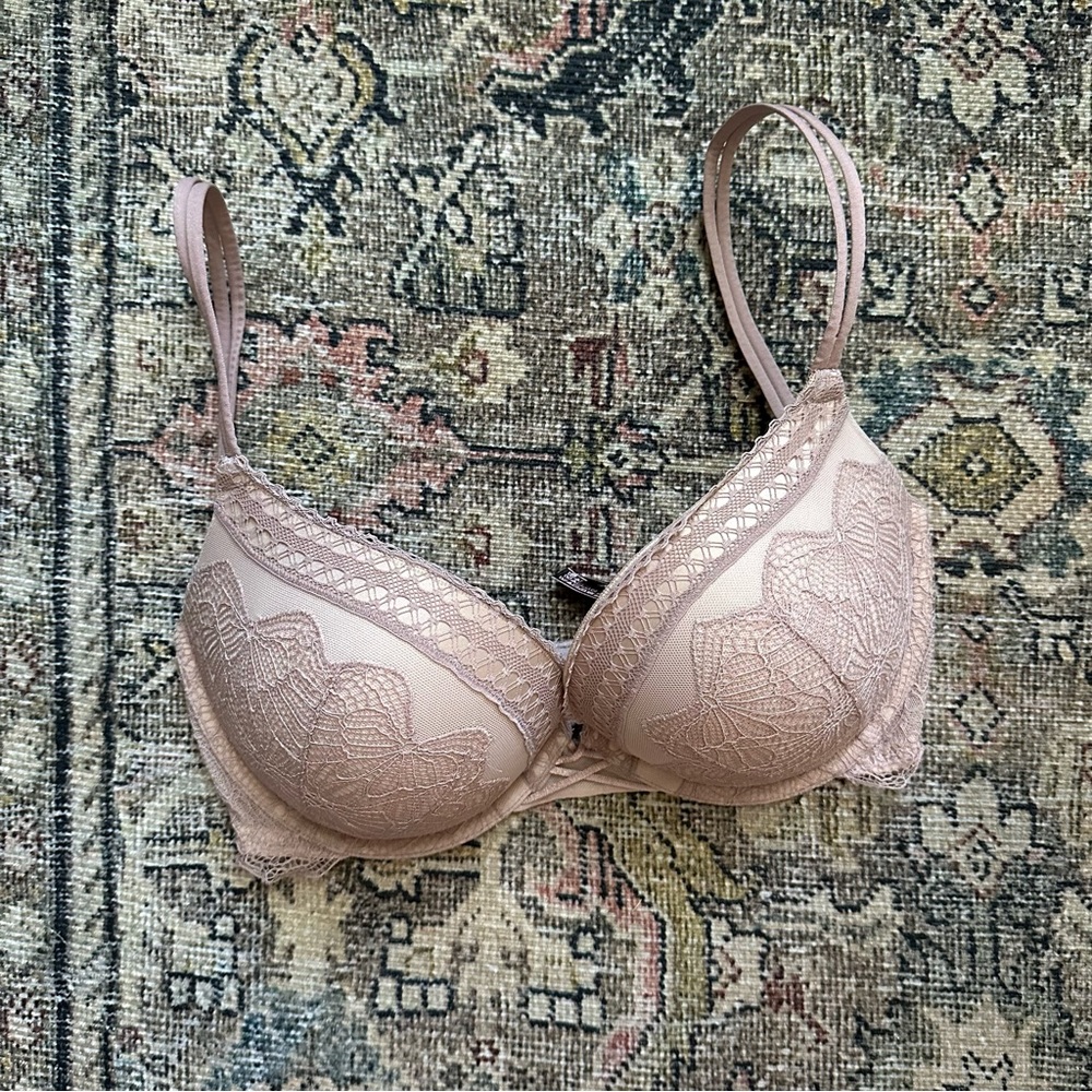 Victoria's Secret Very Sexy Lace Push Up Bra sz 32DD